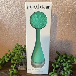 PMD CLEAN | Smart facial cleansing device.  New in box